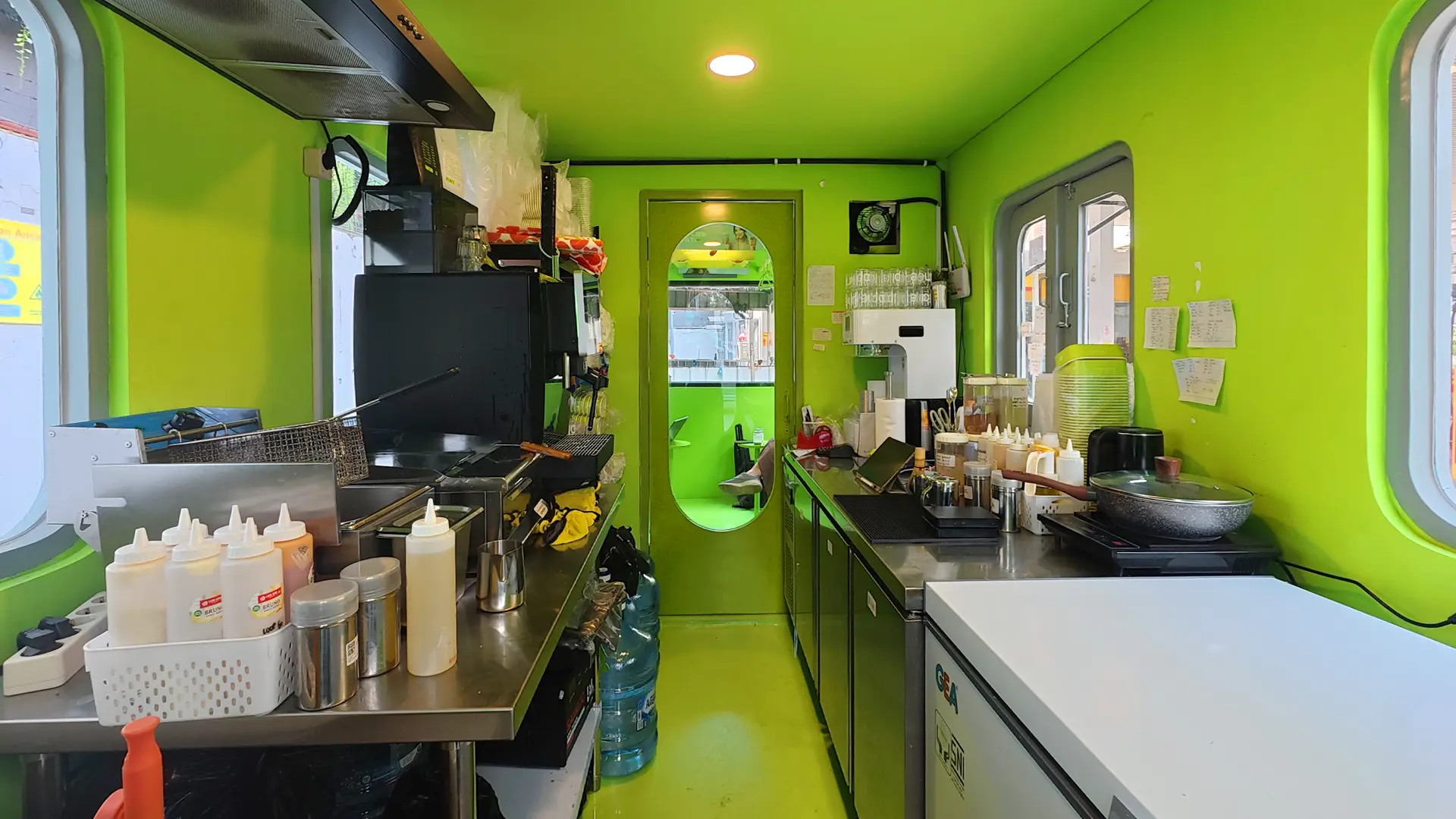 interior kitchen coffee shop loopline jakarta barat