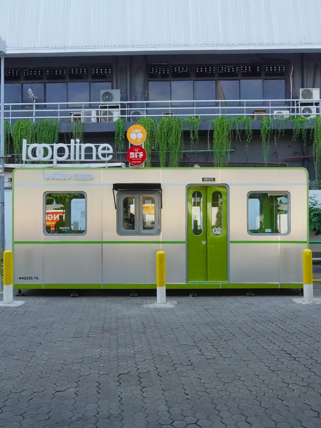 loopline booth coffee shop